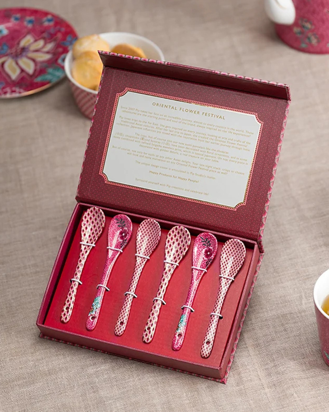 GIFTSET COM 6 COLHERES ORIENTAL ROSA FLOWER FESTIVAL PIP STUDIO