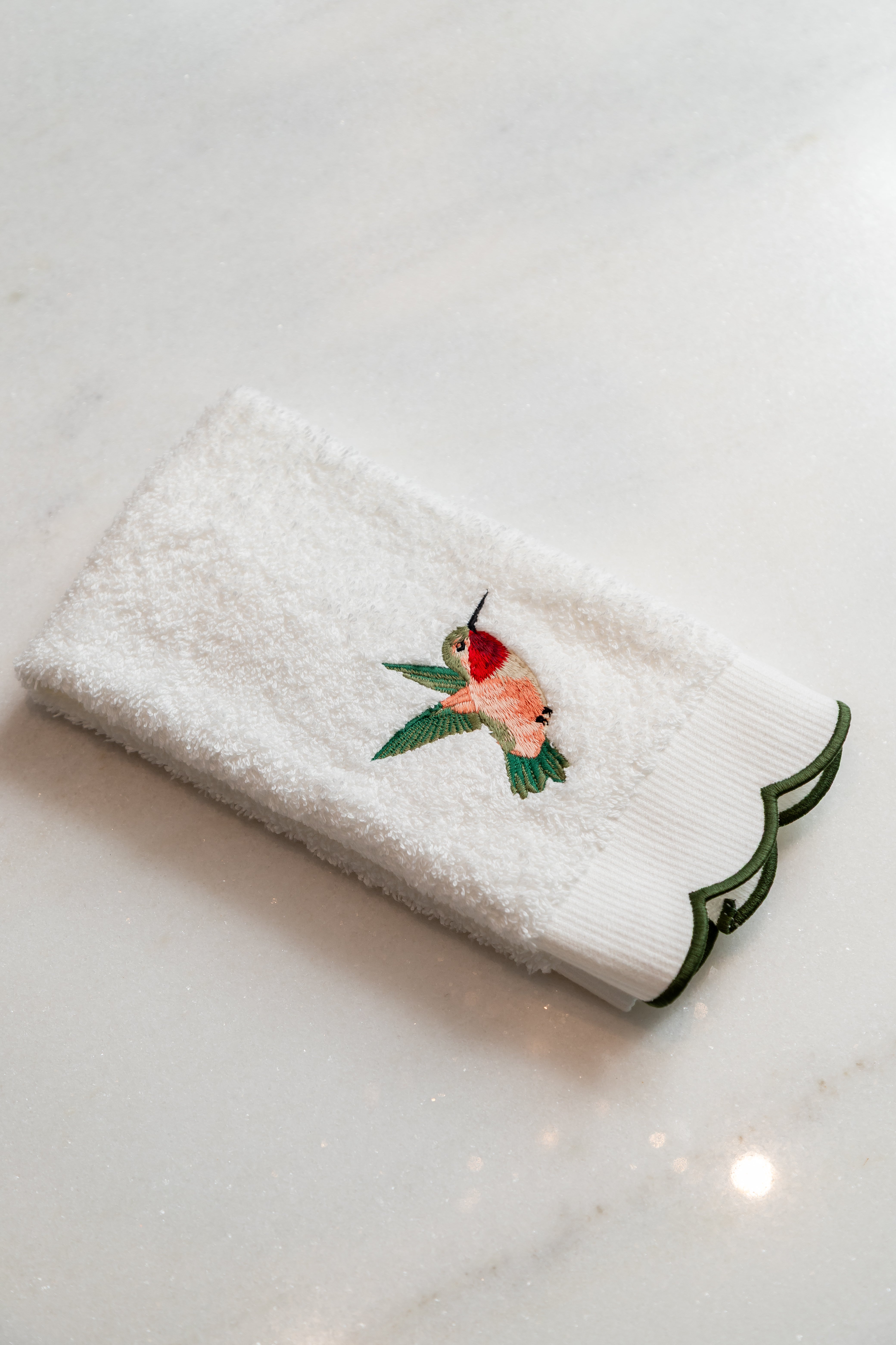 TOALHA DE LAVABO EM FELPA BEIJA-FLOR
