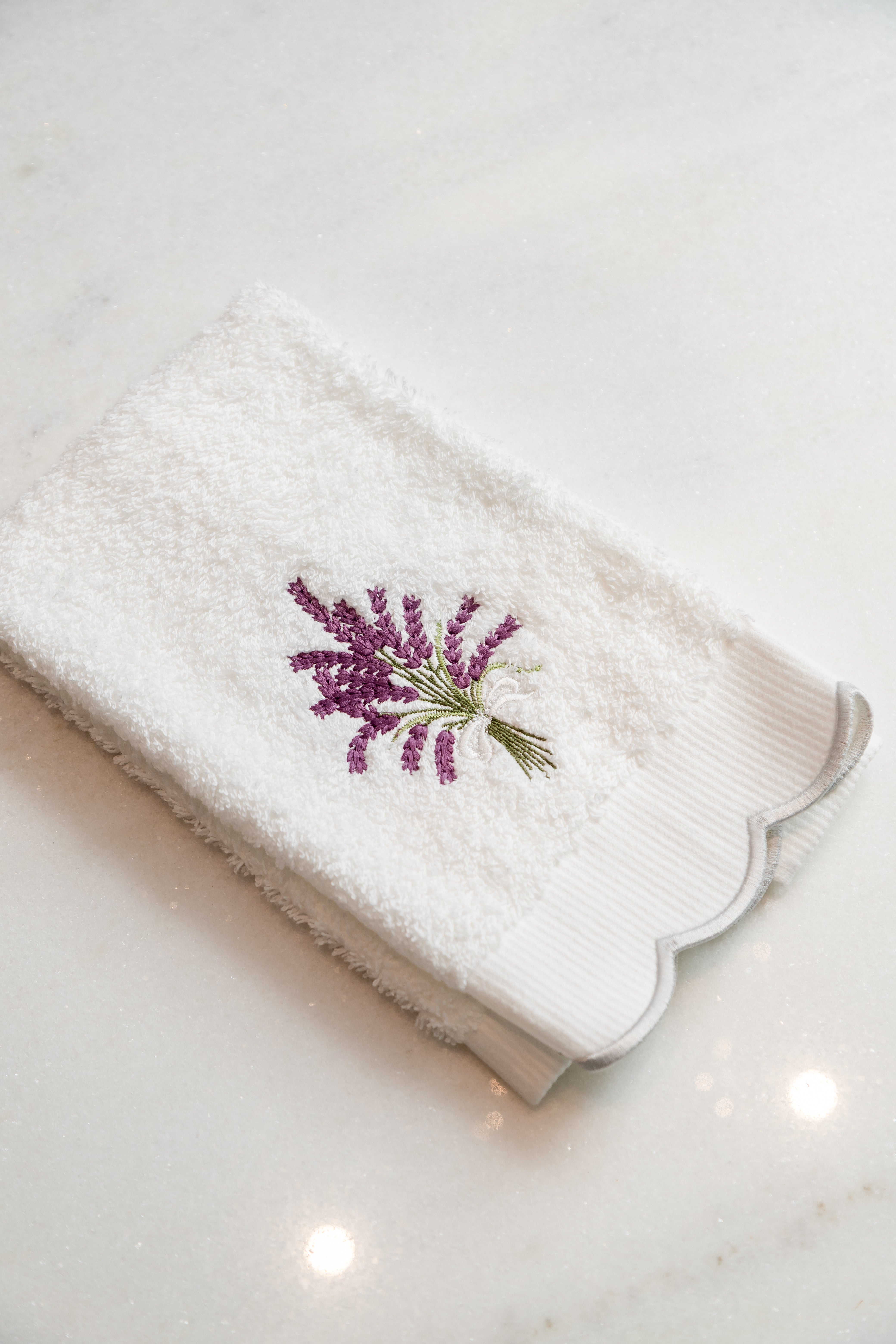 TOALHA DE LAVABO EM FELPA LAVANDA