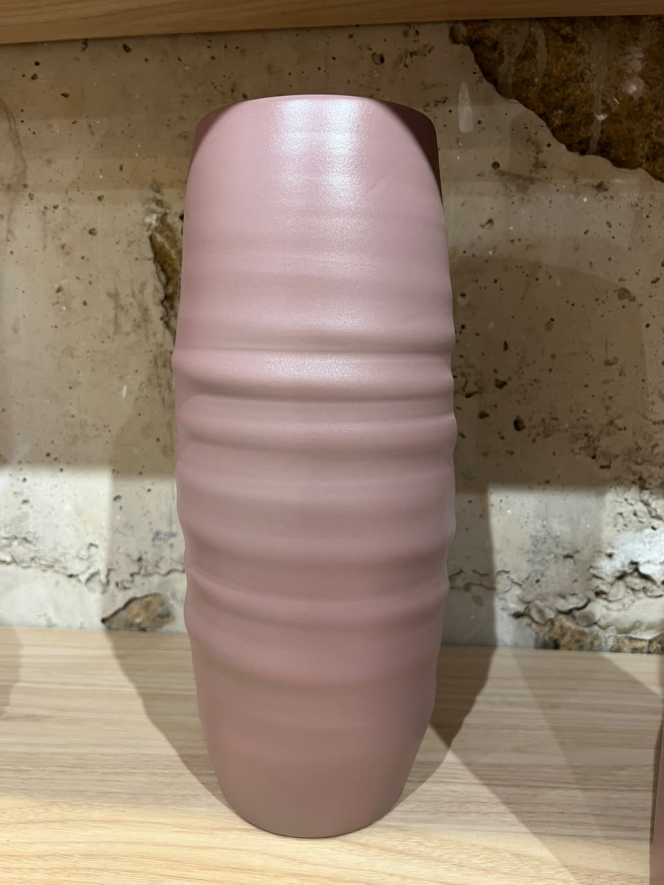 VASO MÉDIO ONDULADO MARROM