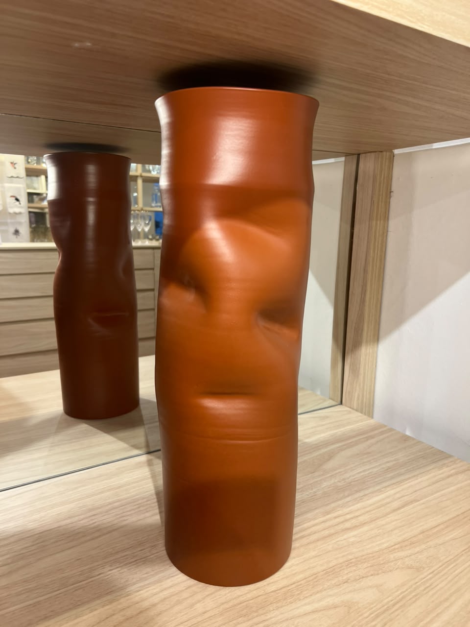 VASO ALTO AMASSADO TERRACOTA