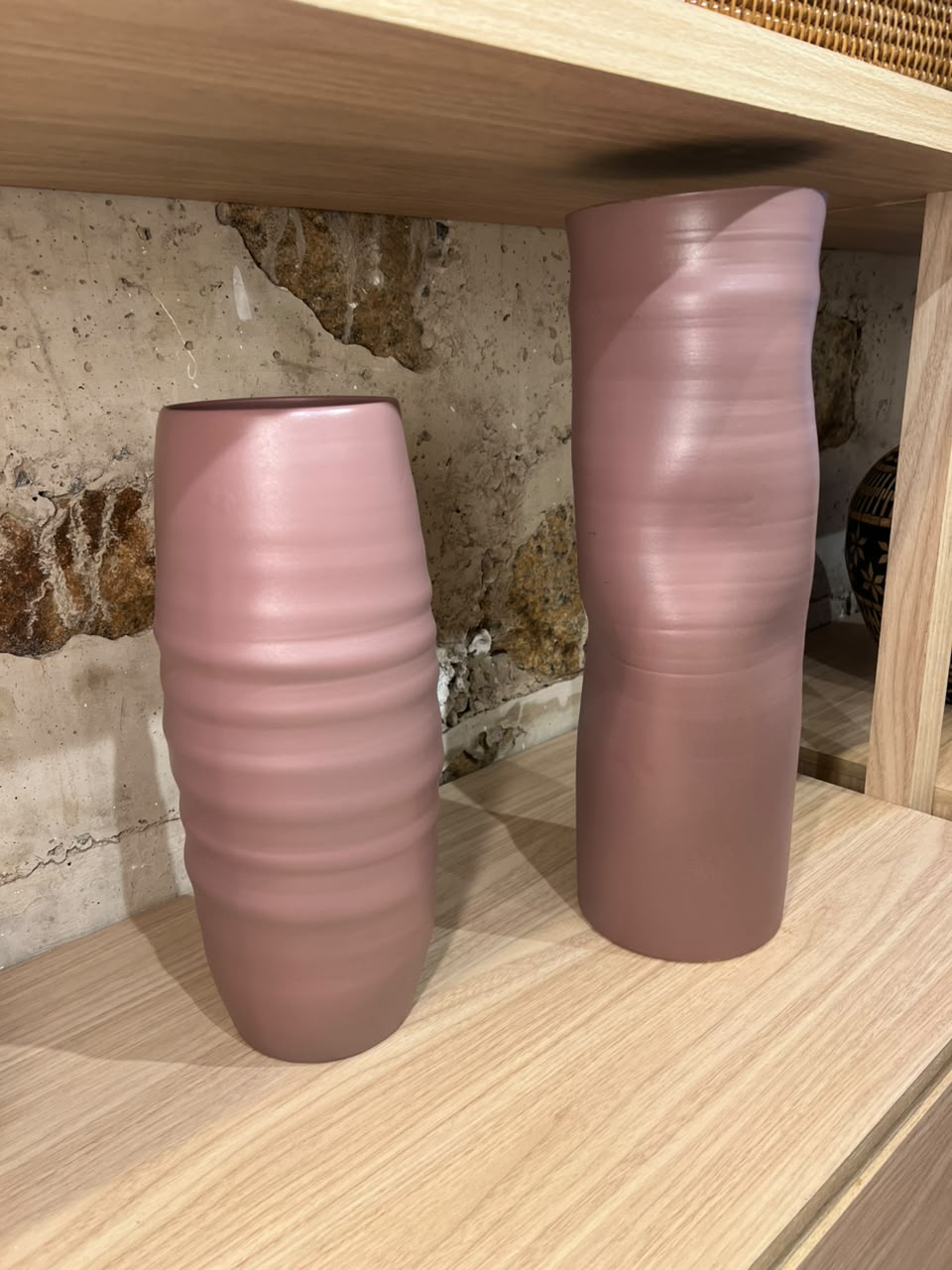VASO MÉDIO ONDULADO MARROM