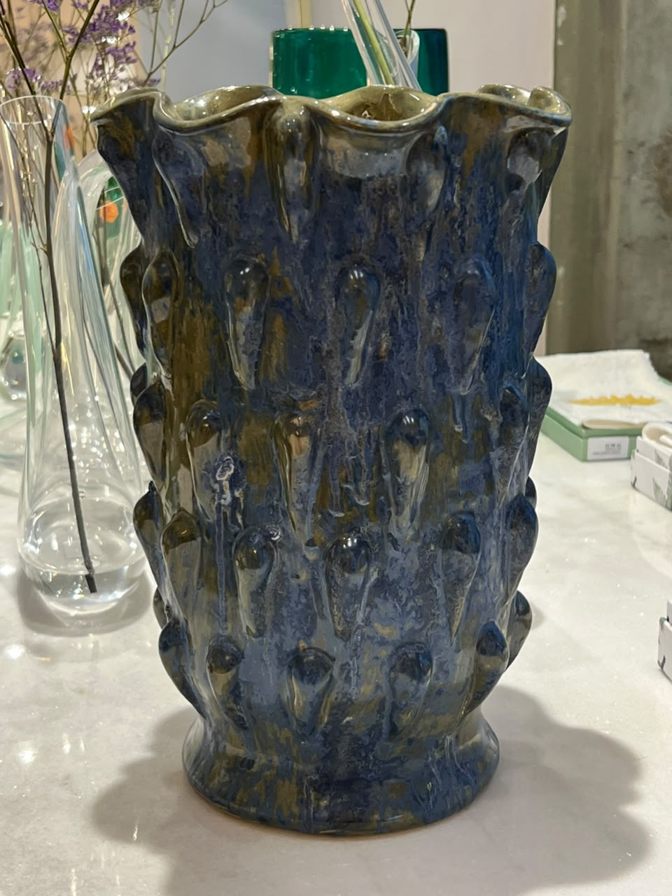 VASO CERÂMICA AZUL TEXTURA ESCAMADA